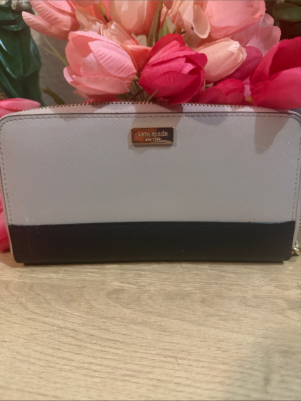 kate spade Two-Tone Zip Around Wallet — Light Gray and Black